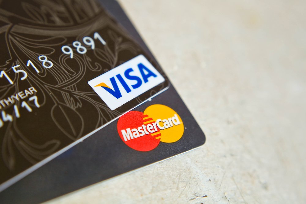 Visa и Mastercard могут повысить плату за комиссии по операциям