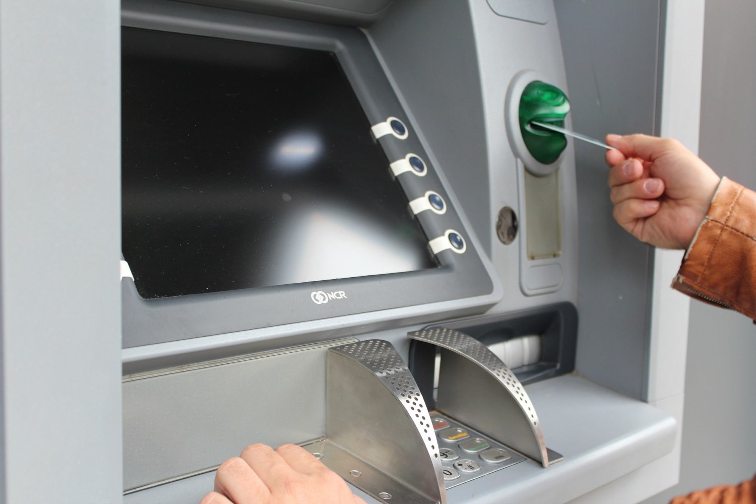 Сбербанк обновит банкоматы