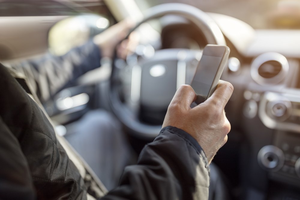 Автовладельцам разрешат предъявлять ОСАГО в электронном виде