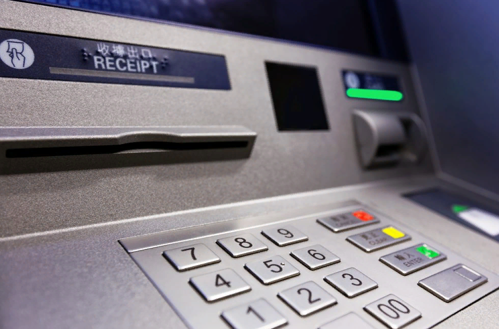 Что делать, если вы не получили денег из банкомата