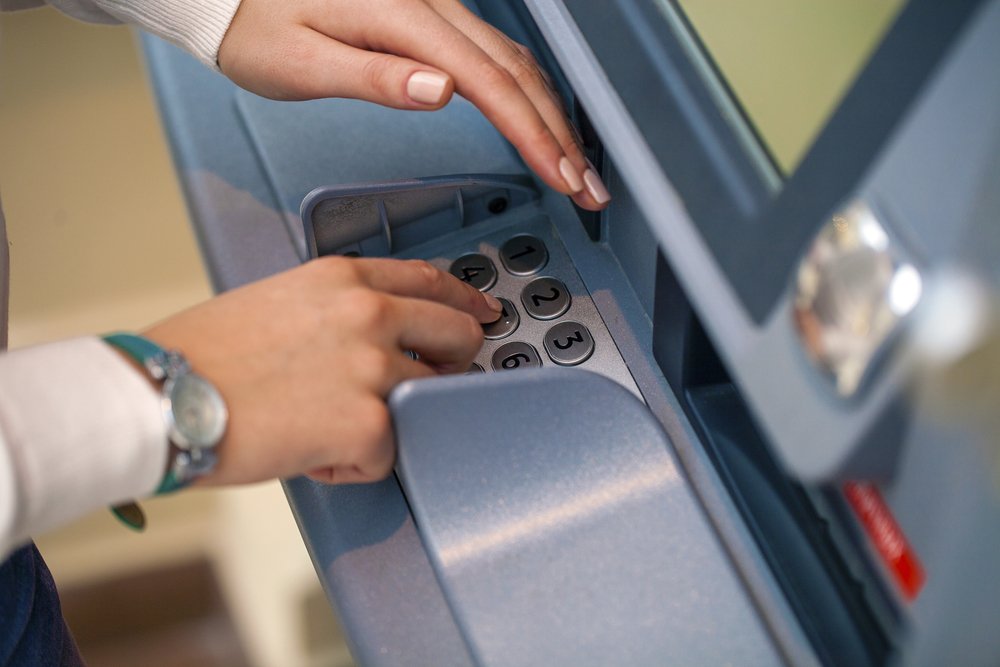 Банки должны повысить безопасность банкоматов