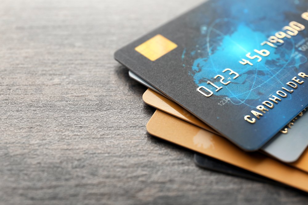 Металлическая банковская карта. Credit Card 2021. Credit Card. Обои чипы деньги. Бизнес кредит карта
