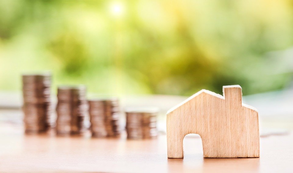 Средняя ставка по ипотеке снизилась, объемы выдачи продолжают расти