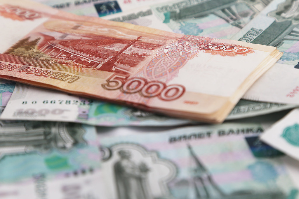 Самые большие зарплаты получают москвичи и южносахалинцы
