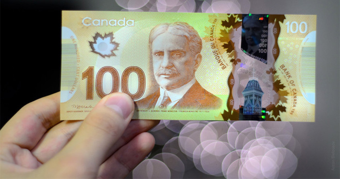Необычные деньги пластиковые деньги Канада